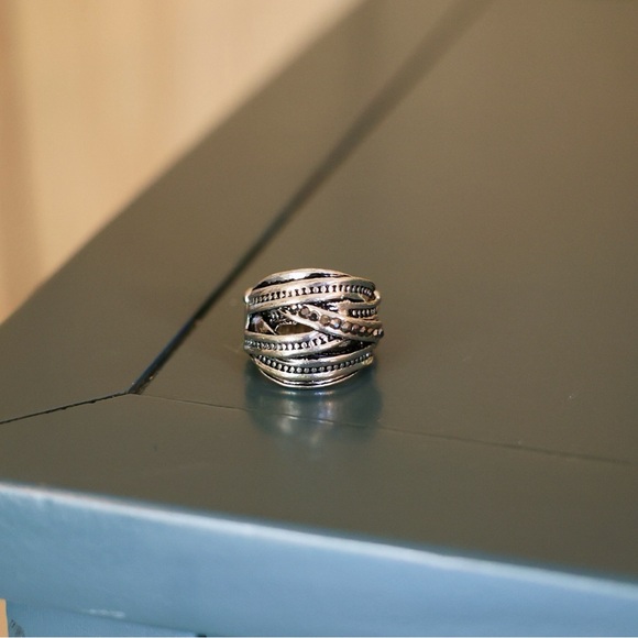Elegant Sparkly Silver and Pearl Ring Set - Picture 6 of 10